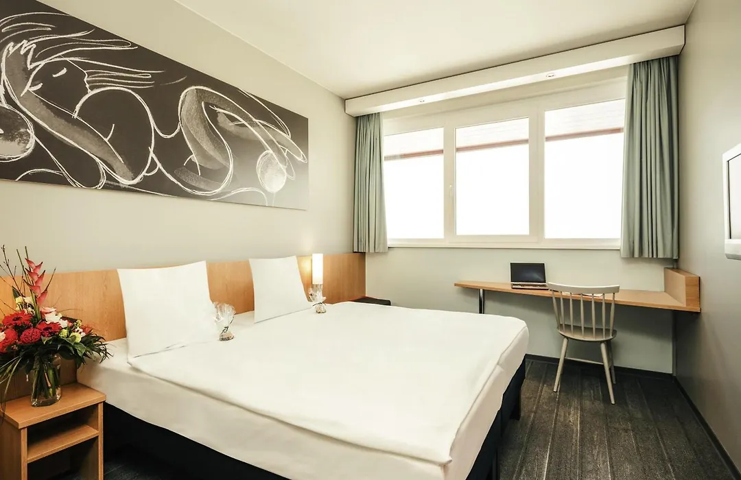 Ibis Vienna Airport-1