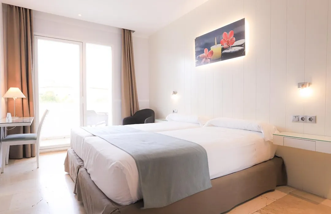 Hotel Oasis con parking incluido-1