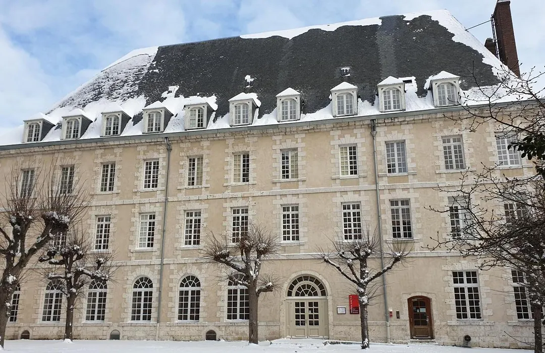 Hotellerie Saint Yves-1