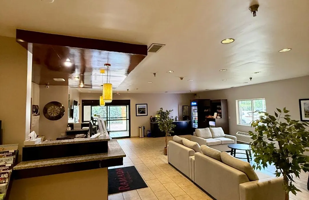 Ramada By Wyndham Glendale Heights/Lombard-1