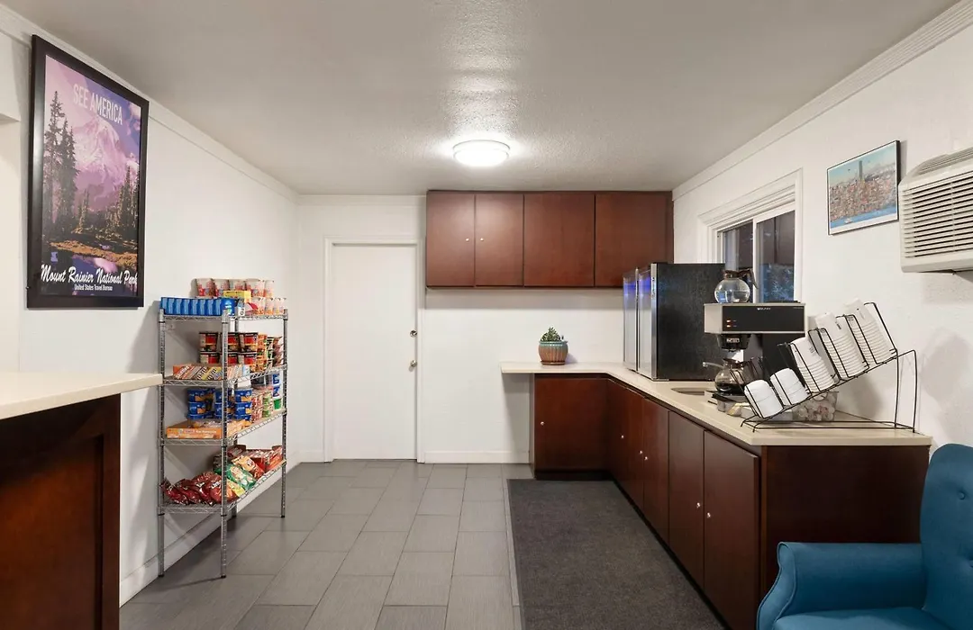 Travelodge By Wyndham Everett City Center-1
