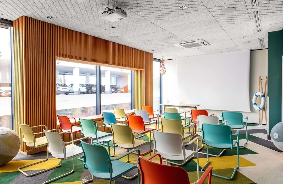 Ibis Styles Warszawa Centrum-1