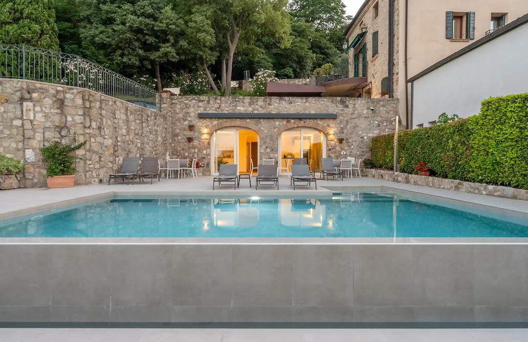 Borgo Petrarca-1