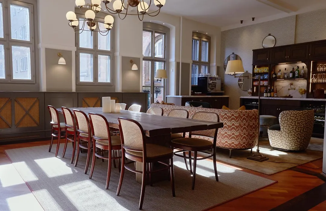 Hypernym Hotel & Suites-1