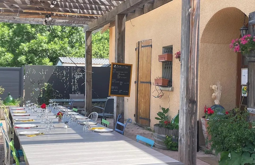 Ferme-auberge le cochon du Madres-1