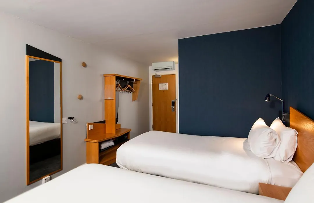 Holiday Inn Express Newport By Ihg-1