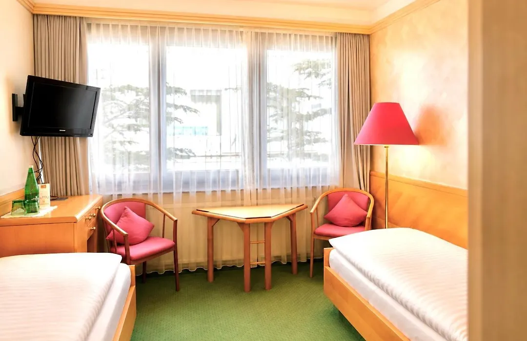 Hotel Schrofenstein-1