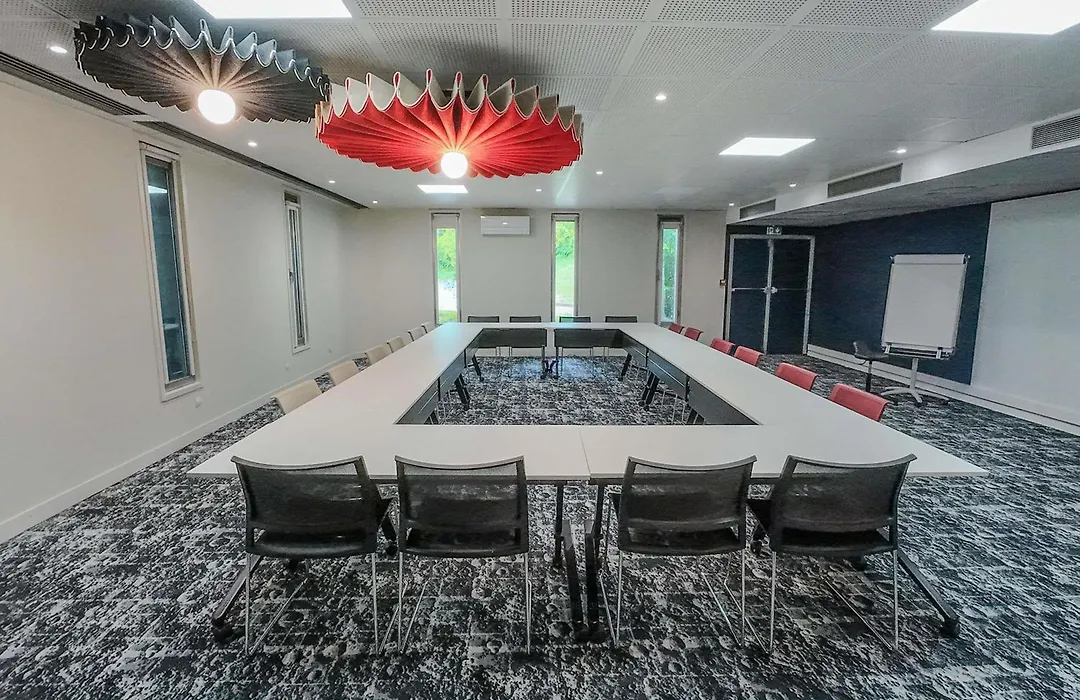 Ibis Lyon Est Bron-1