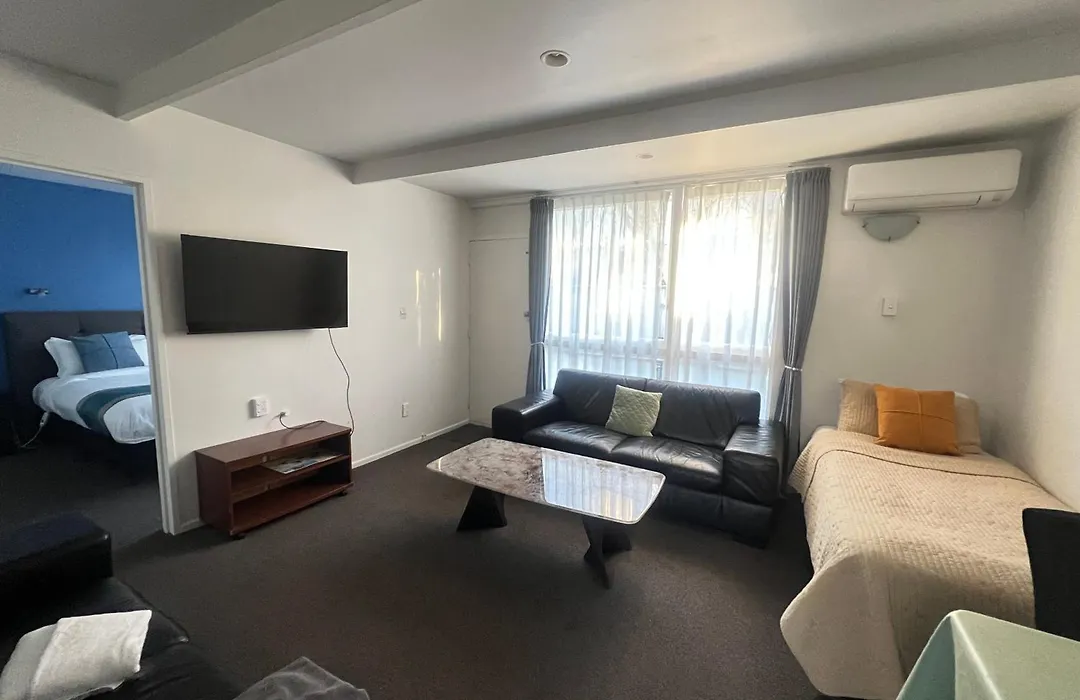 Diplomat Motel-1
