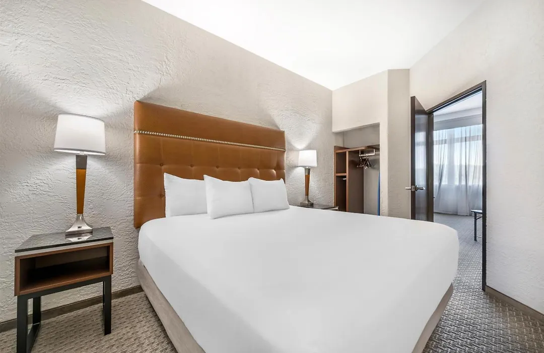 Drury Plaza Hotel Flagstaff-1