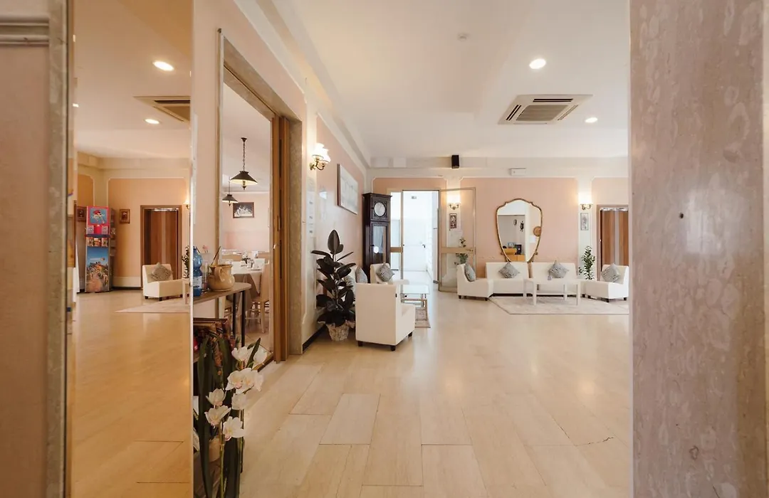 Hotel Carol-1