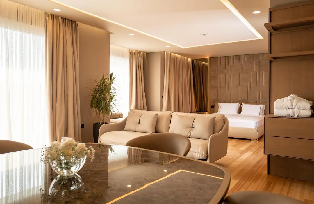 Kraal Hotel Vlore-1