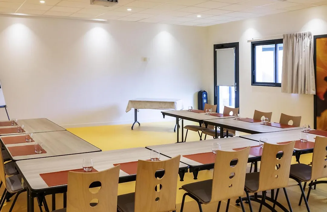 Ibis Styles Fougeres-1