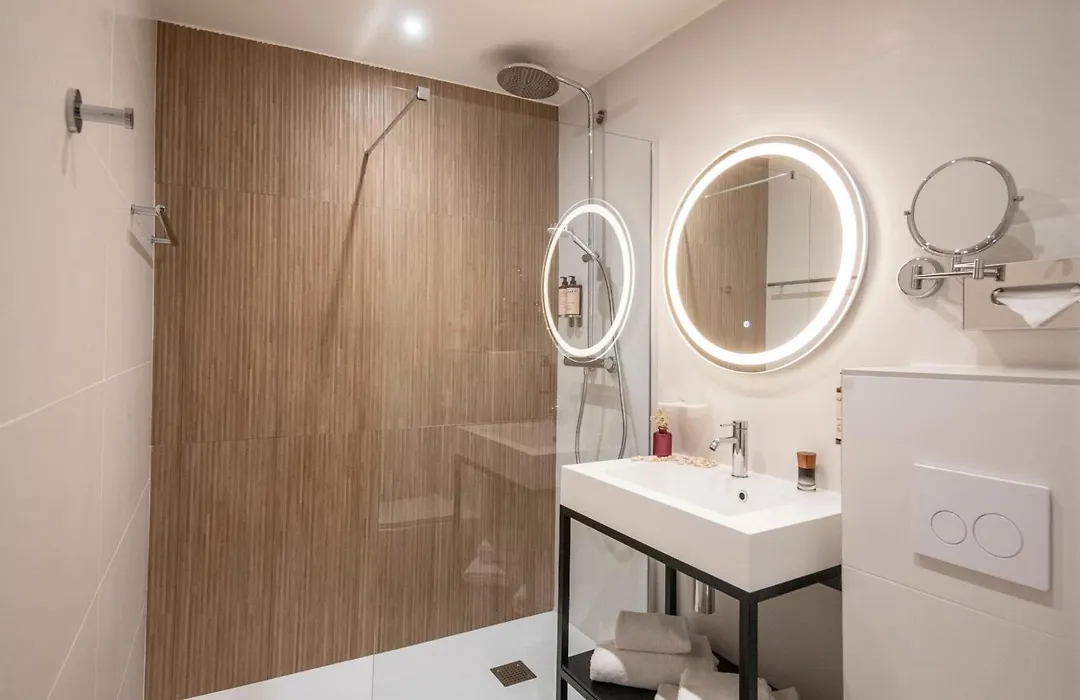 Best Western Premier Le Patio des Artistes Wellness Jacuzzi-1