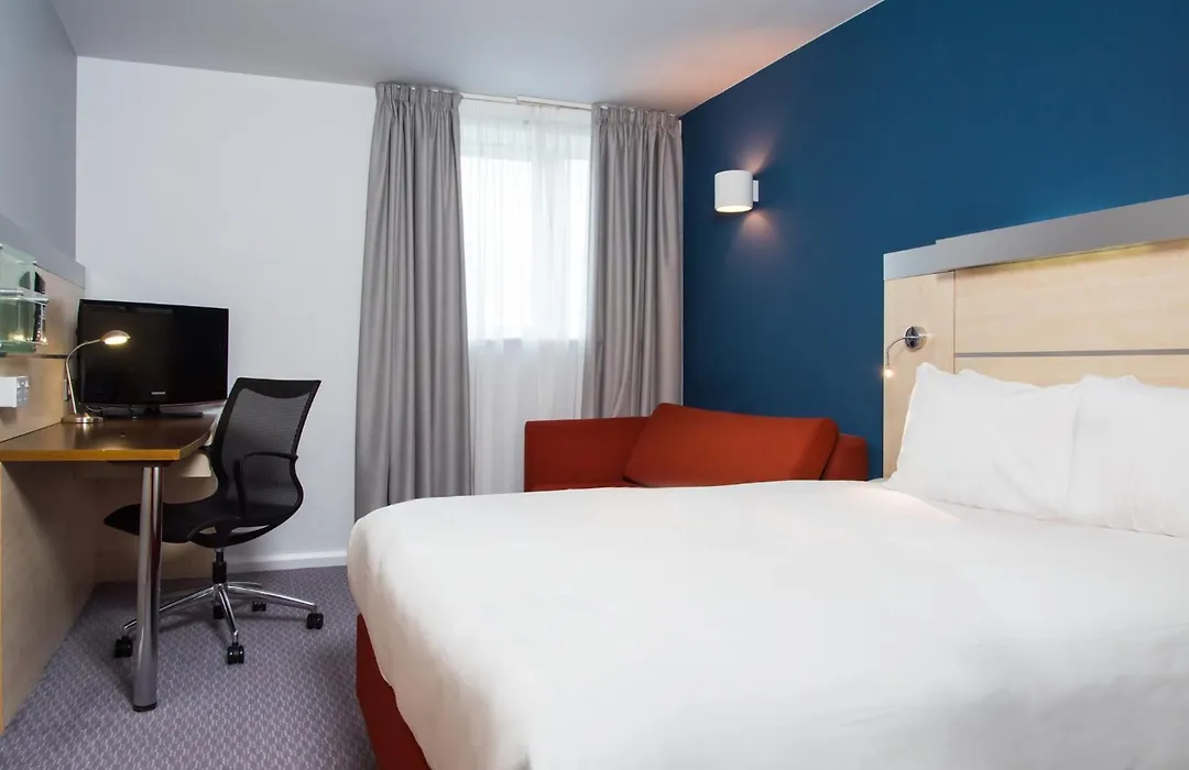 Holiday Inn Express Swindon City Centre By Ihg-1