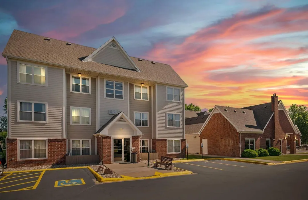 Mainstay Suites Appleton Airport - Fox River Mall Area-1