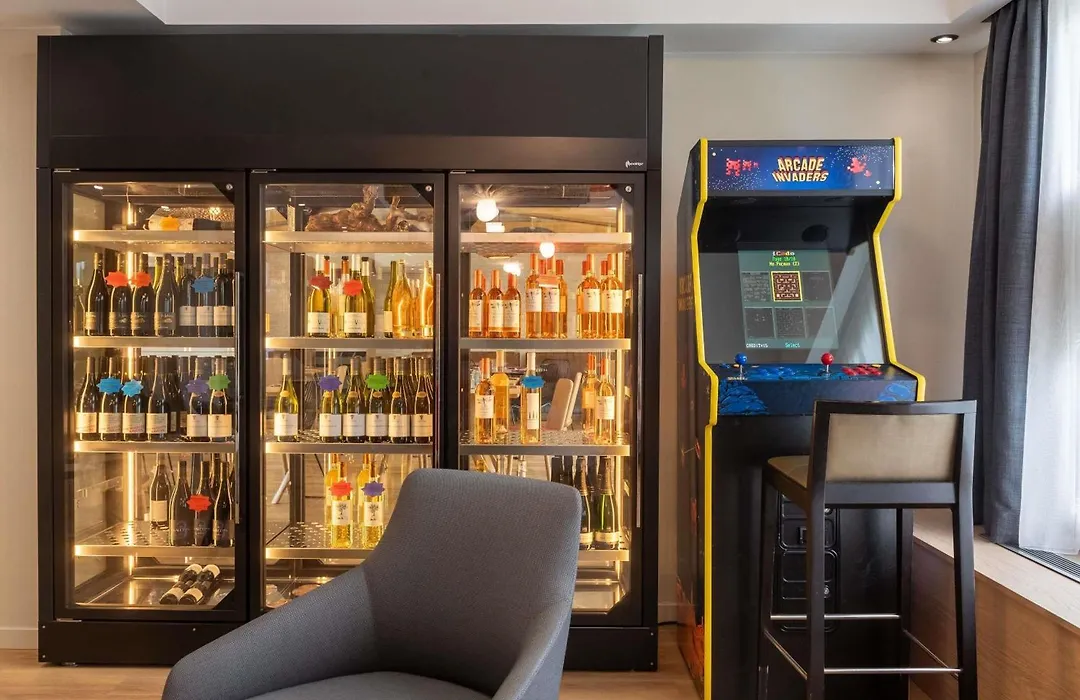 Ibis Lyon Est Bron-1