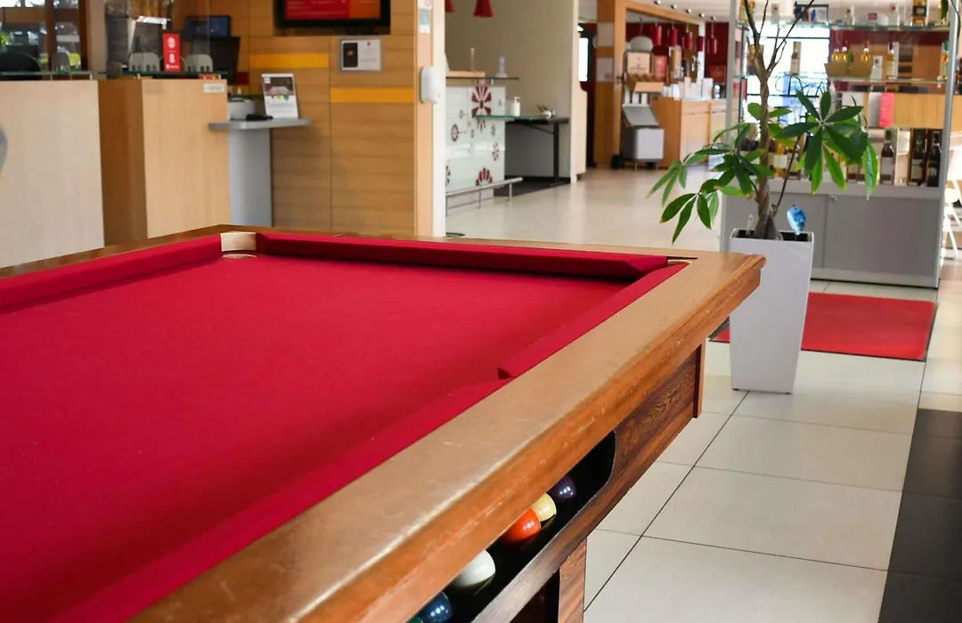 Ibis Saintes-1