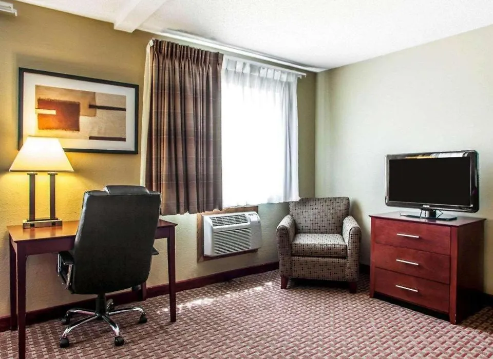 Quality Inn & Suites Davenport Near I-80-1