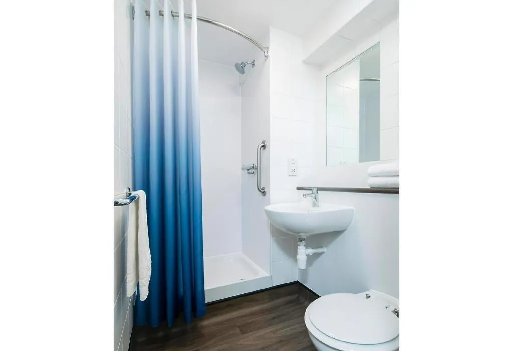 Travelodge Stonehouse-1