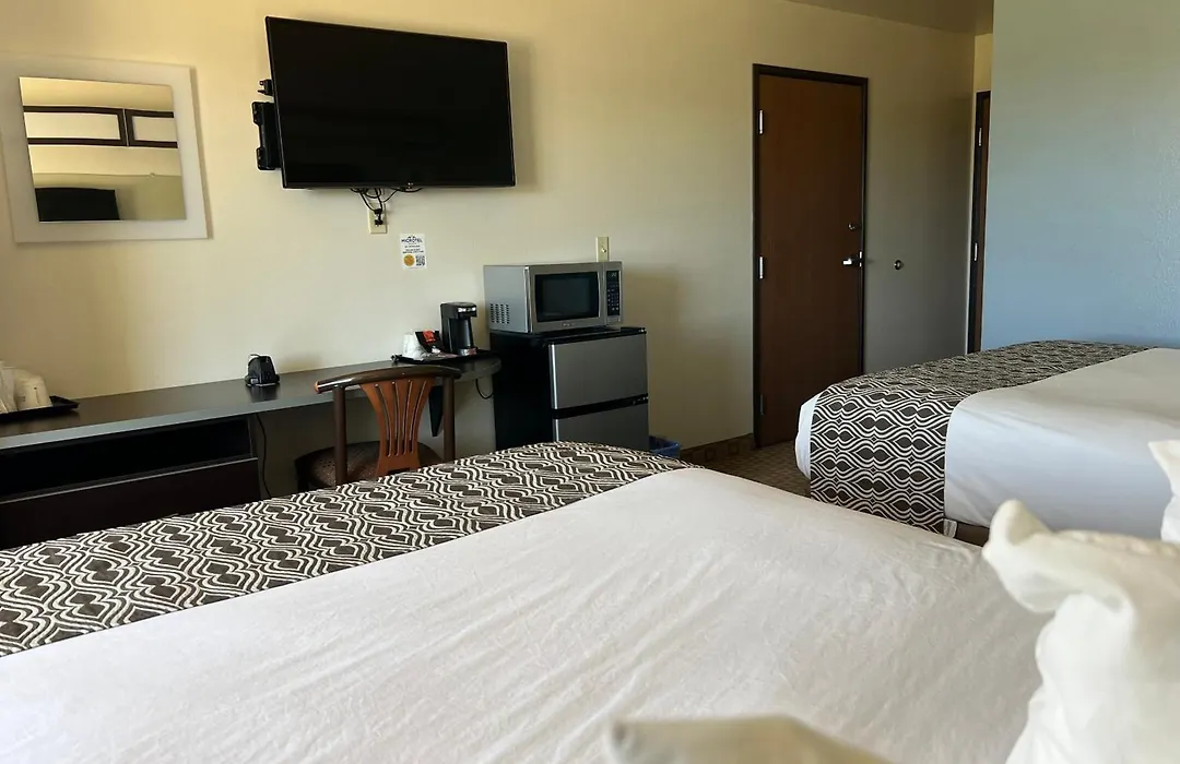 Microtel Inn & Suites By Wyndham Klamath Falls-1