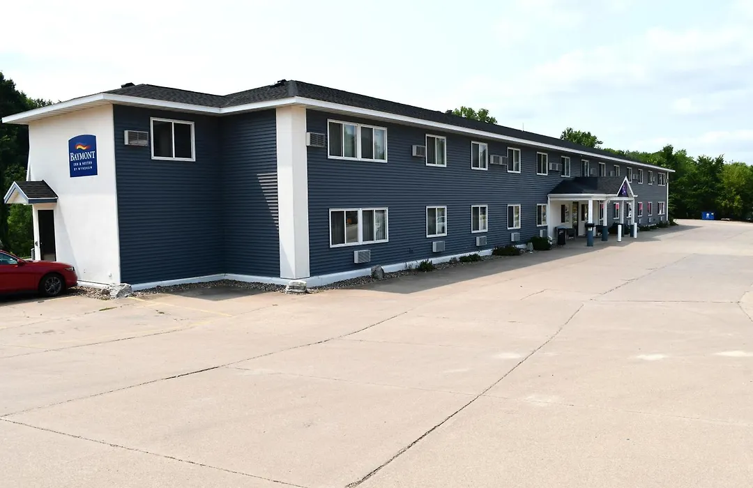 Baymont Inn And Suites By Wyndham Platteville-1