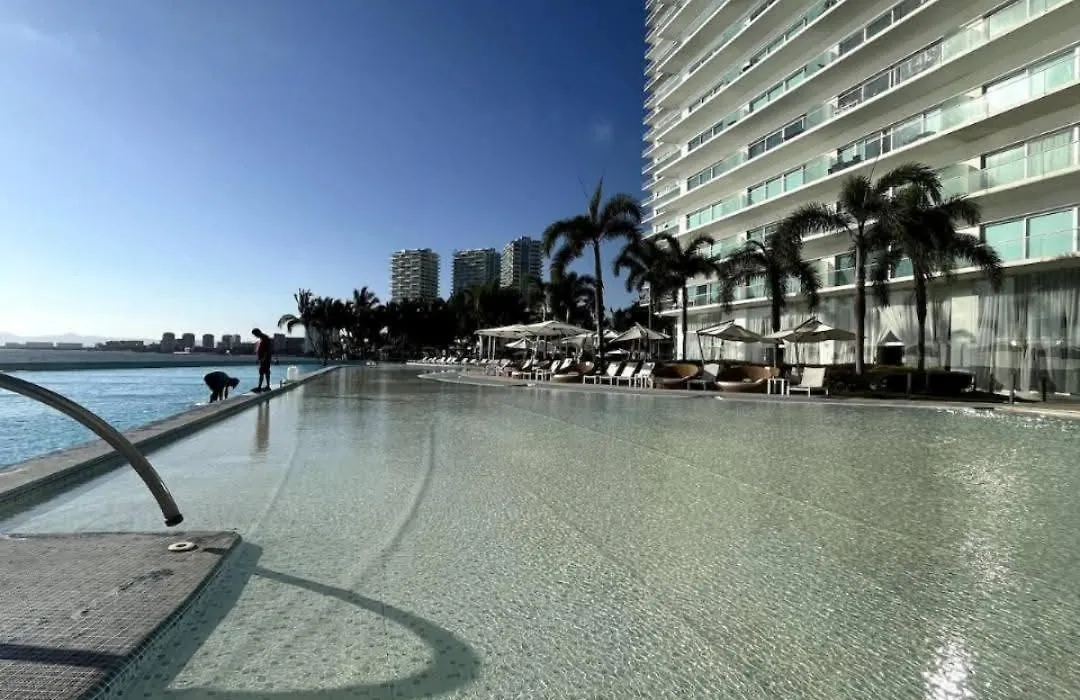 Peninsula Condominiums, Hotel Zone, Pv-1