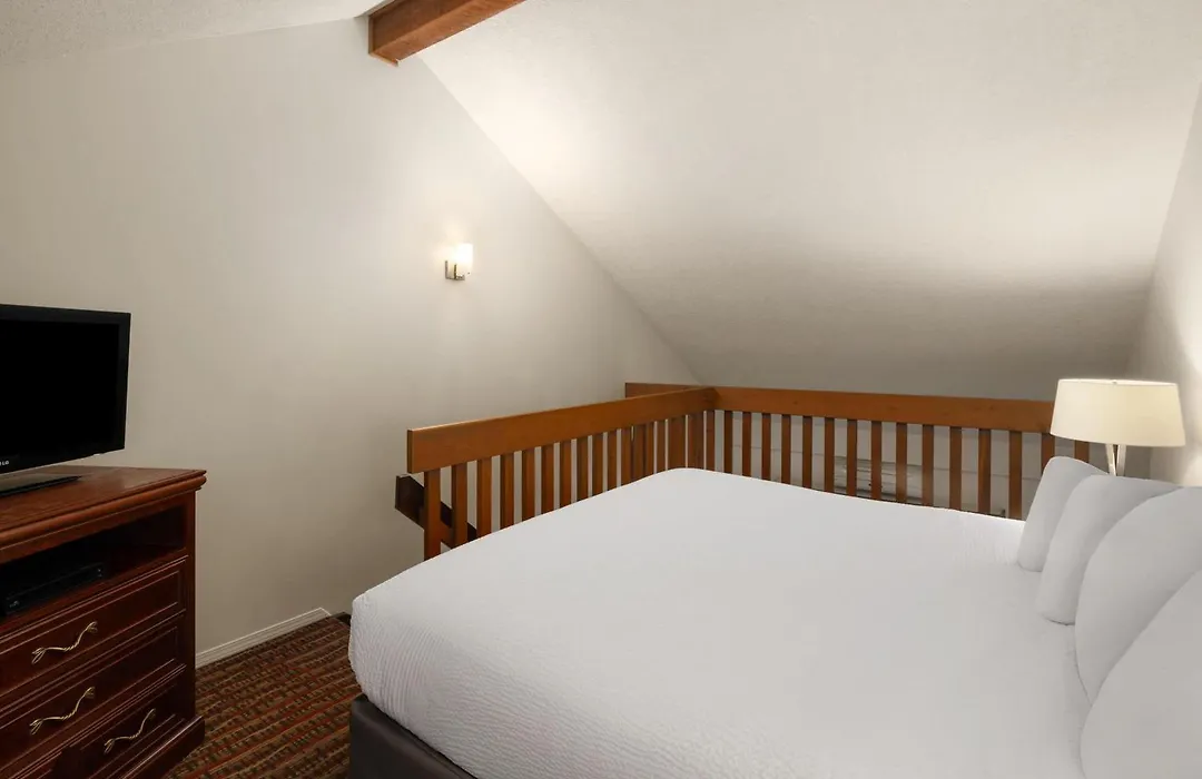 Ramada By Wyndham Campbell River-1