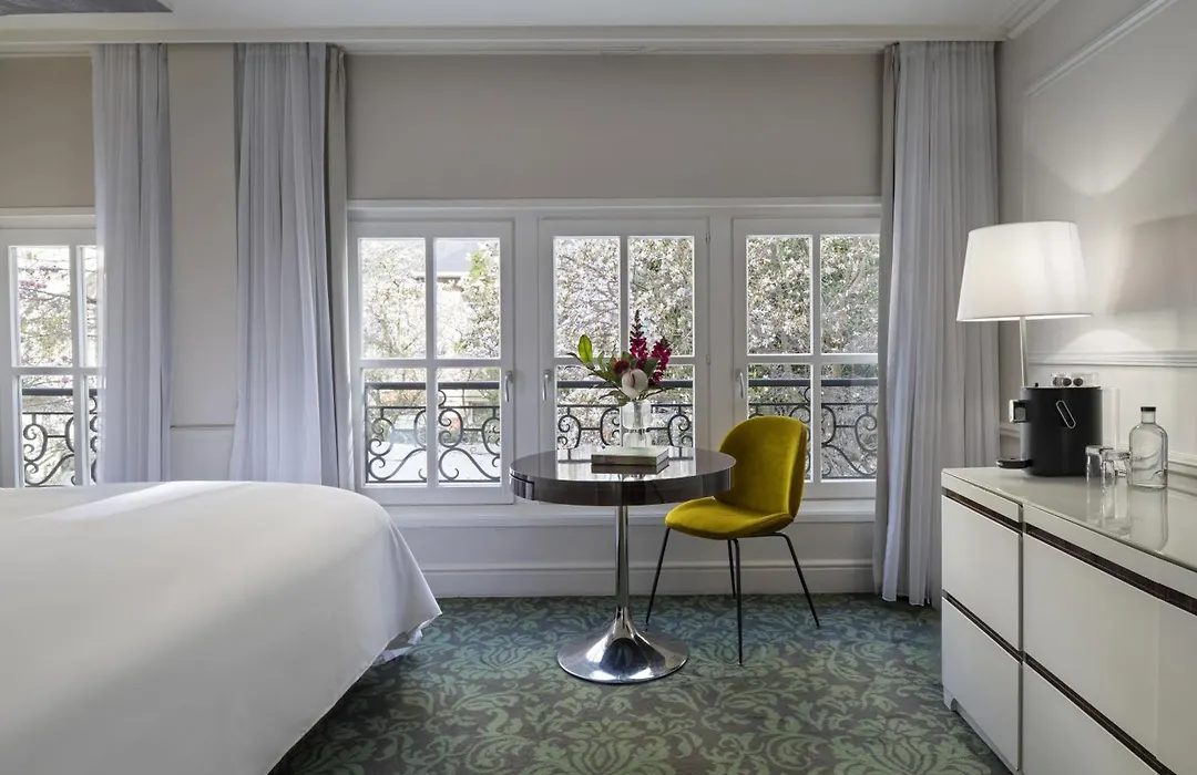 Renaissance Paris Nobel Tour Eiffel Hotel-1
