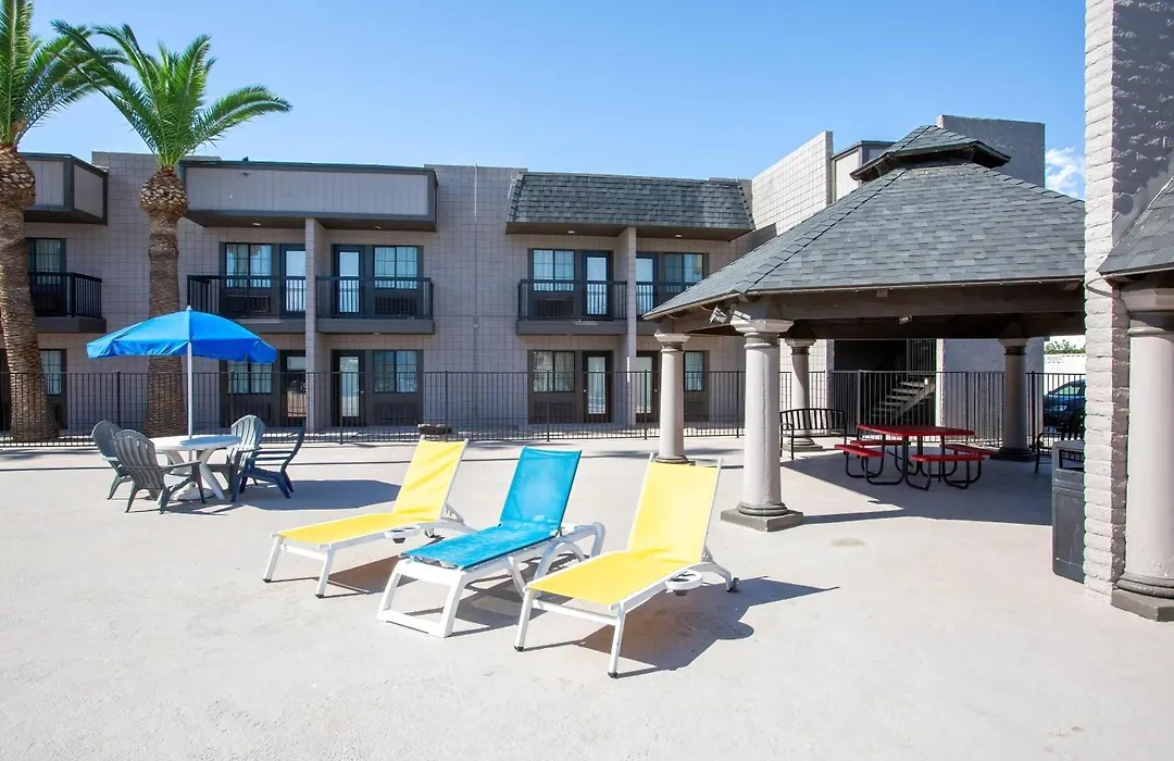 Super 8 By Wyndham Mesa Downtown Near Convention Center-1