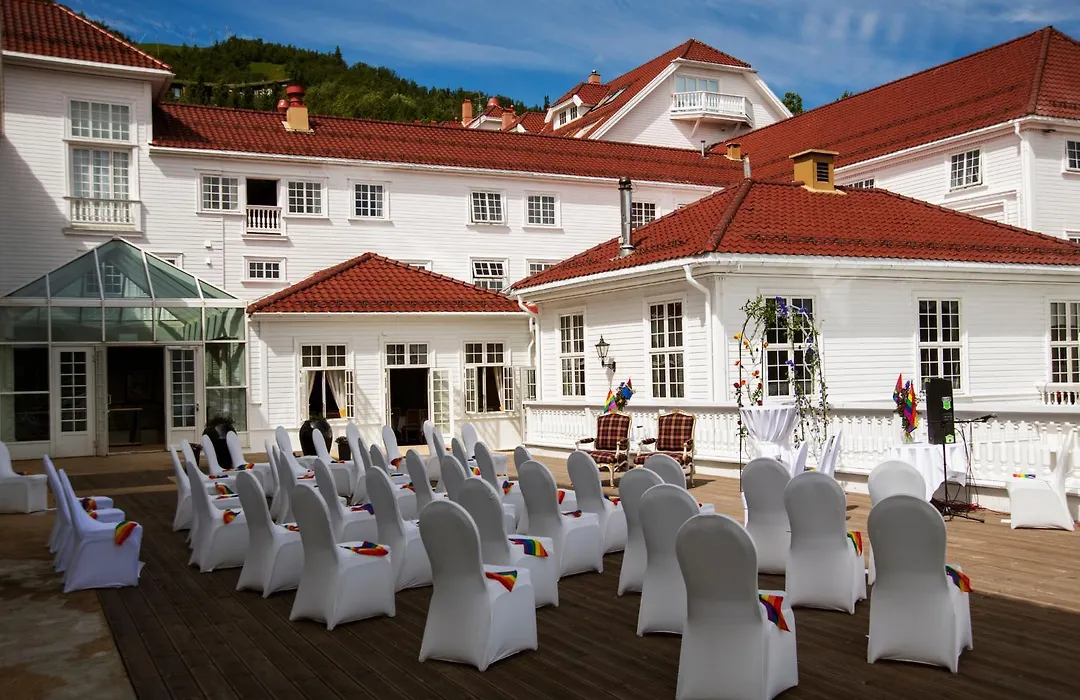 Dr. Holms Hotel-1