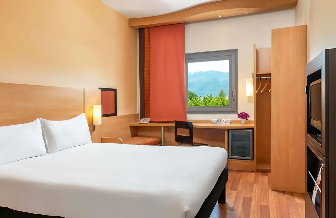 Ibis Bursa-1