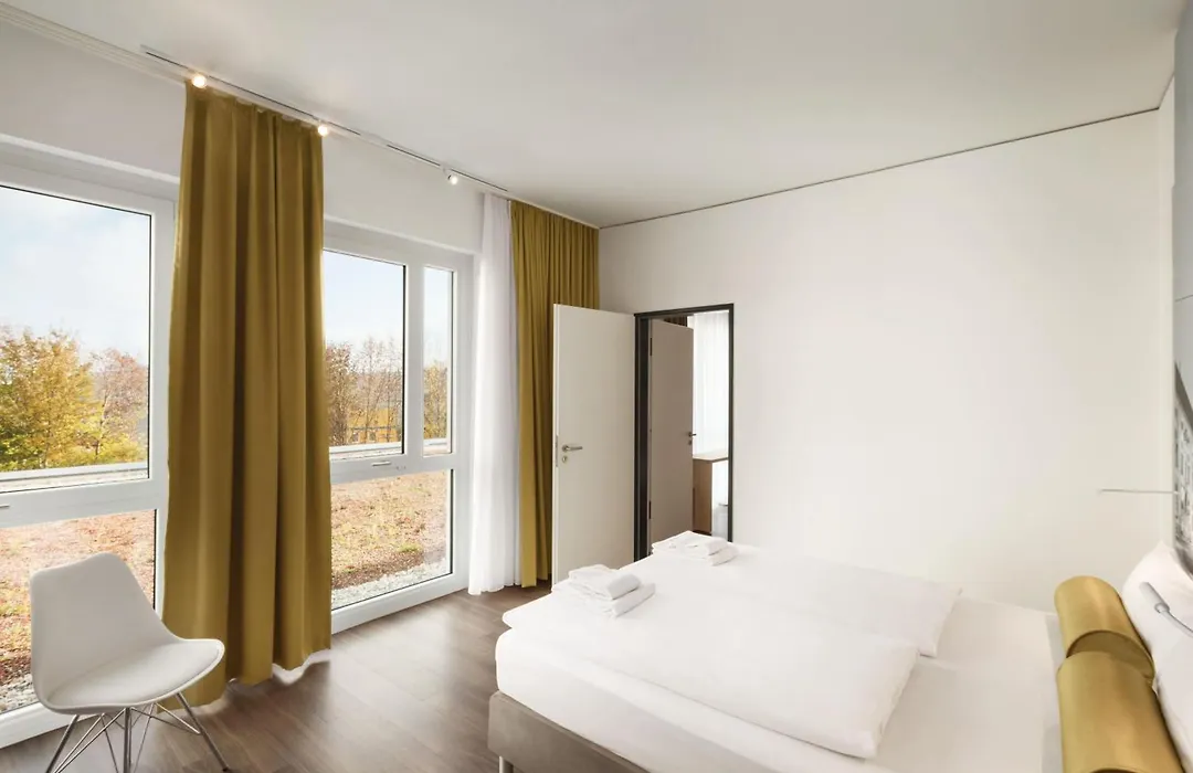 Super 8 By Wyndham Munich City North-1