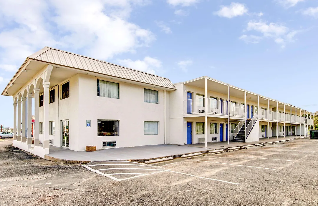 Motel 6 Waco - Lacy Lakeview-1