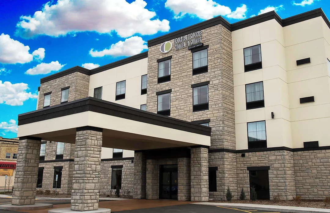 Cobblestone Hotel & Suites - Two Rivers-1