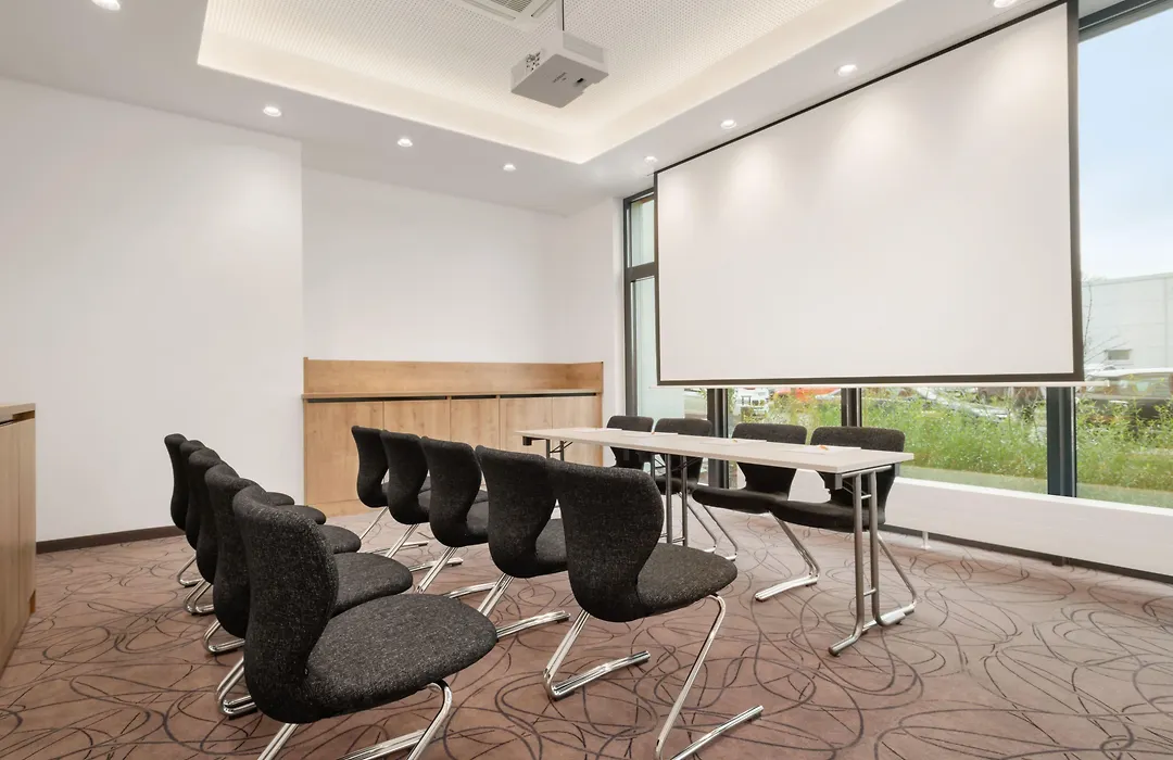 Super 8 By Wyndham Munich City North-1