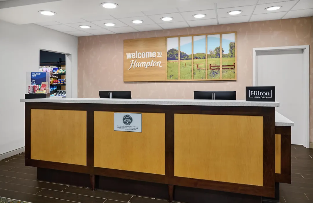 Hampton Inn Poplar Bluff-1