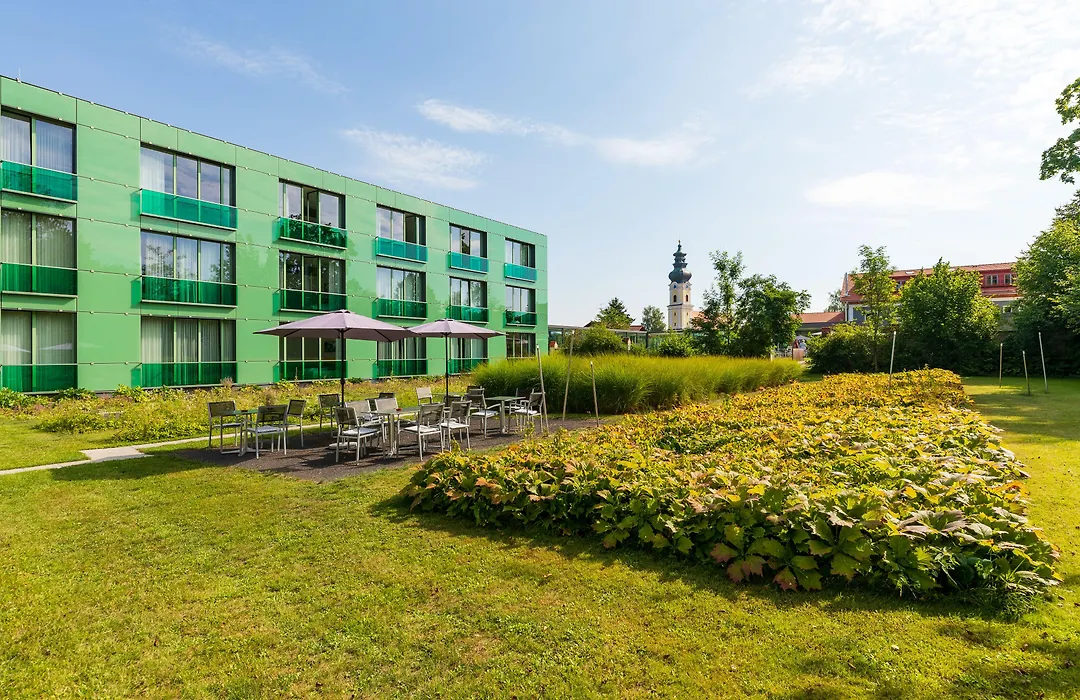Schlossparkhotel Mariakirchen-1