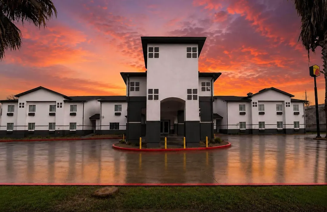 Super 8 By Wyndham Brenham Tx-1