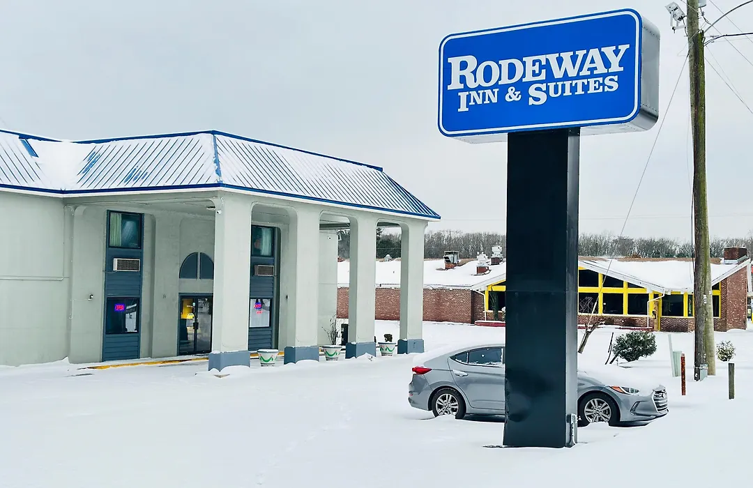 Rodeway Inn & Suites Plymouth Hwy 64-1