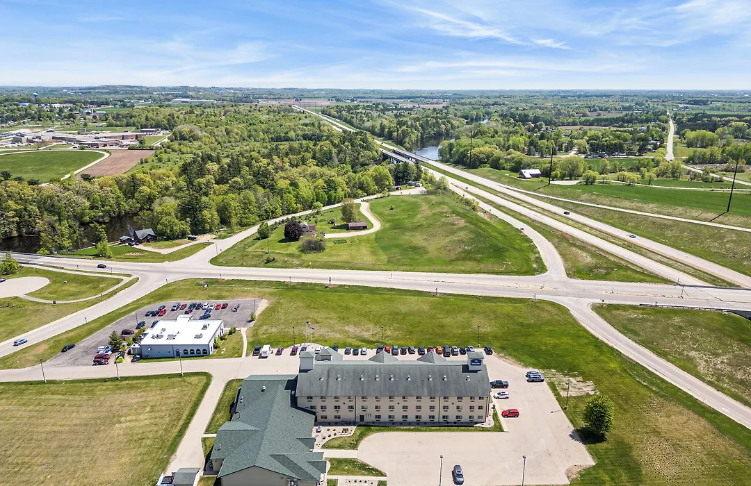 Boarders Inn & Suites By Cobblestone Hotels - Shawano-1