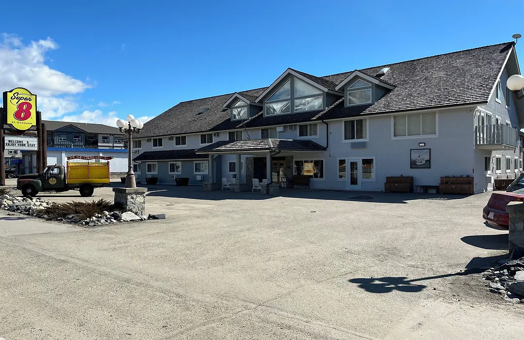 Super 8 By Wyndham Valemount-1