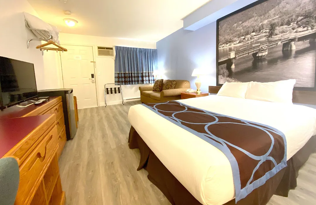 Super 8 By Wyndham Sicamous-1