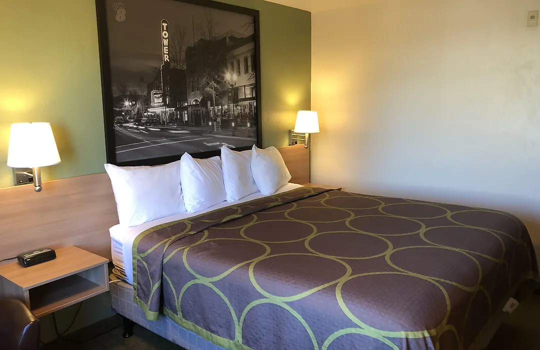 Super 8 By Wyndham Bend-1
