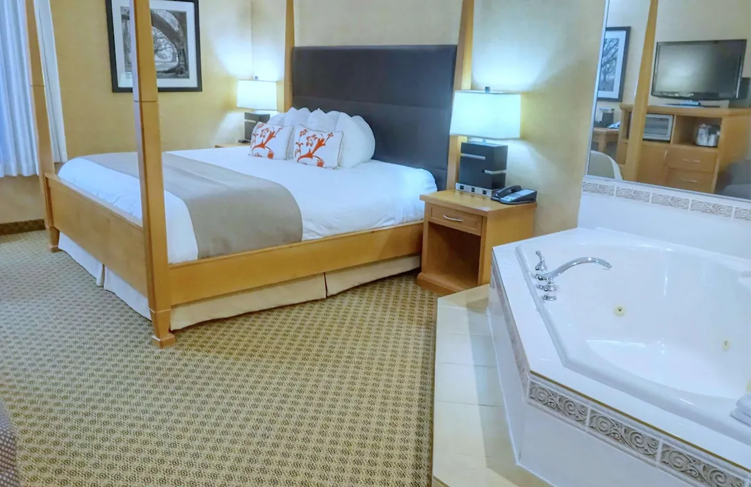 Best Western Plus Regency Inn And Conference Centre-1