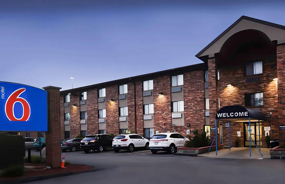 Motel 6-Milwaukee, Wi - Glendale-1