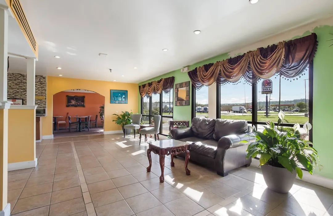 Econo Lodge Inn & Suites Brooks - Louisville South-1