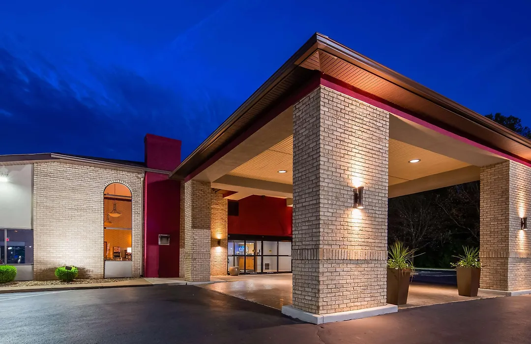 Best Western Plus North Canton Inn & Suites-1