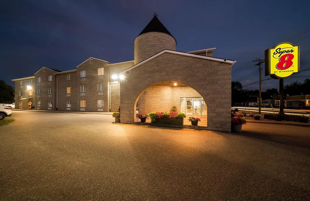 Super 8 By Wyndham North Bay-1