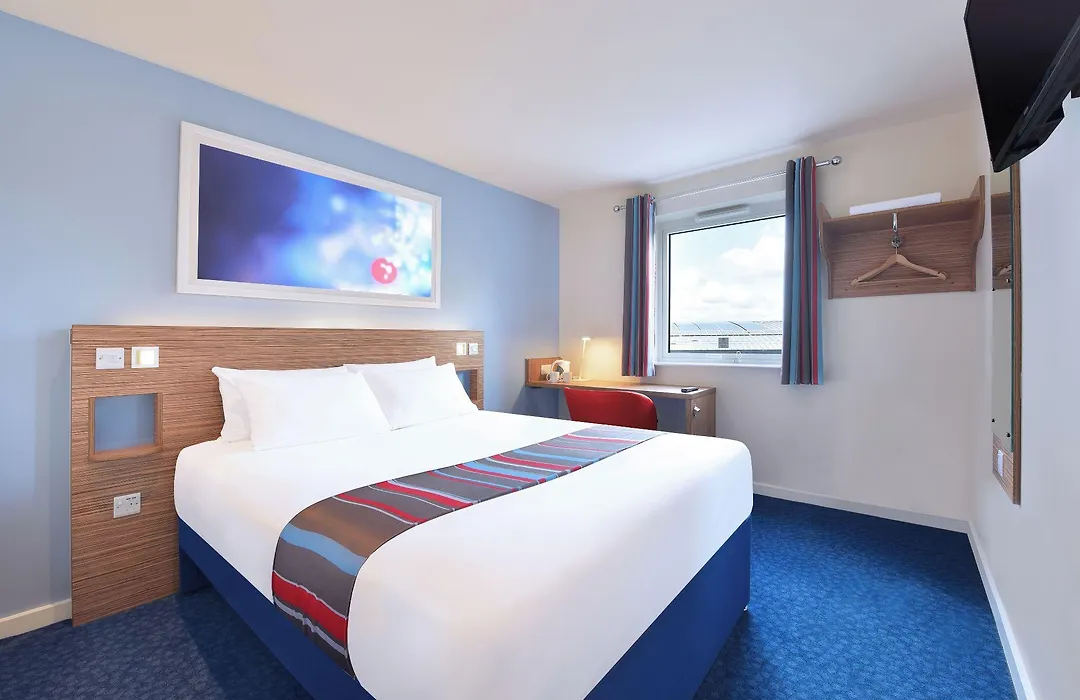 Travelodge Birmingham Maypole-1